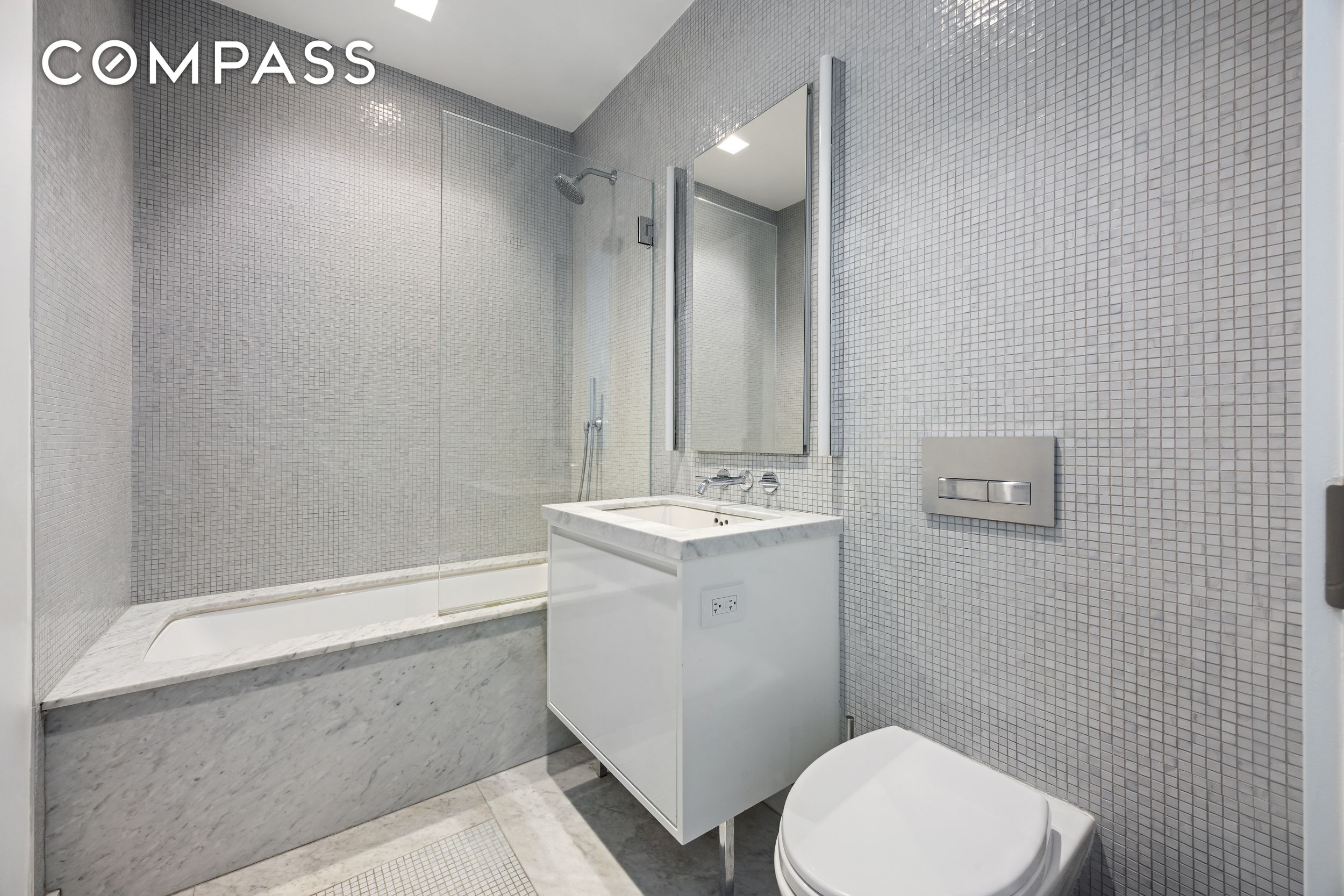 #13 photo, 21 E 12th Street, マンハッタン Greenwich Village , NY 10003