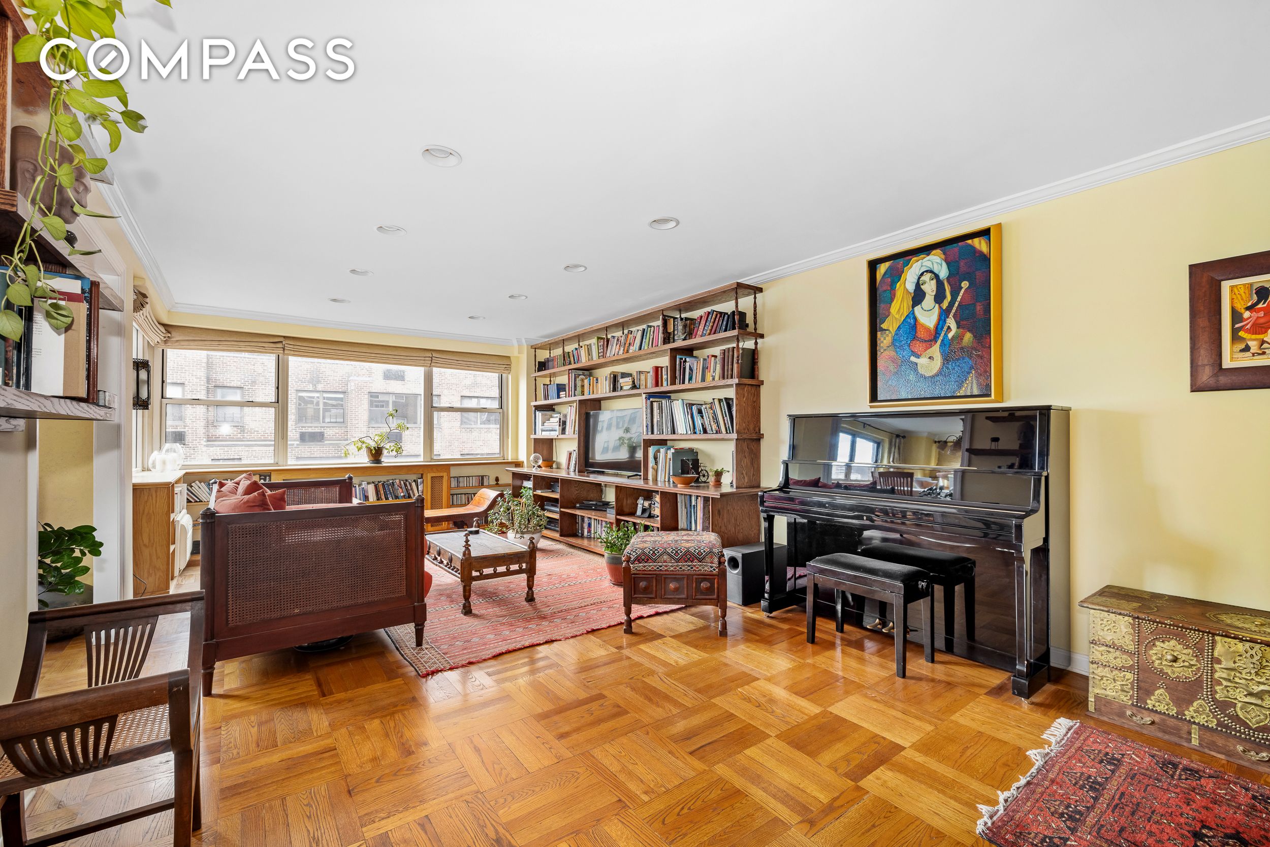 #4 photo, 233 E 70th Street, Lenox Hill , NY 10021