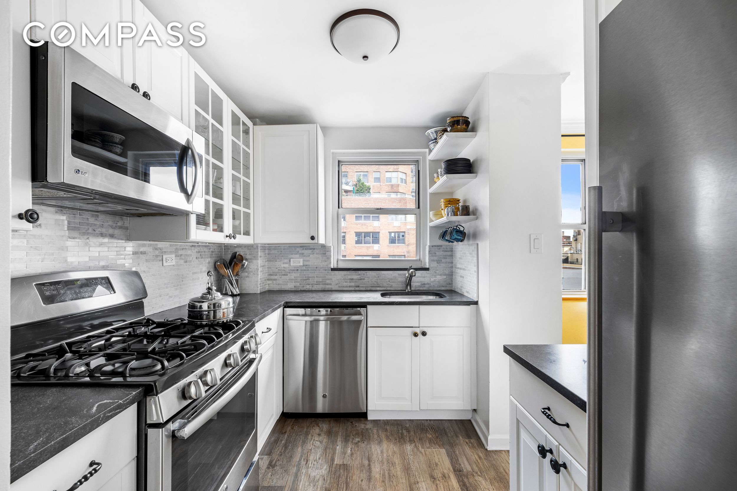 #7 photo, 233 E 70th Street, Lenox Hill , NY 10021