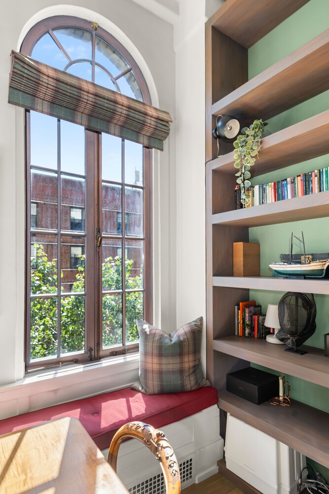 #10 photo, 29 E 9TH Street, Greenwich Village , NY 10003