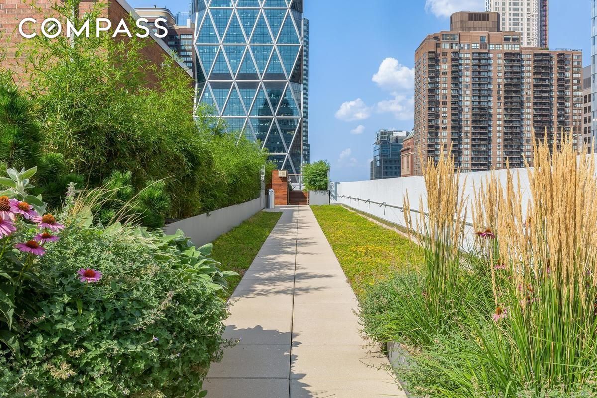 #8 photo, 301 W 53rd Street, マンハッタン Hell's Kitchen , NY 10019