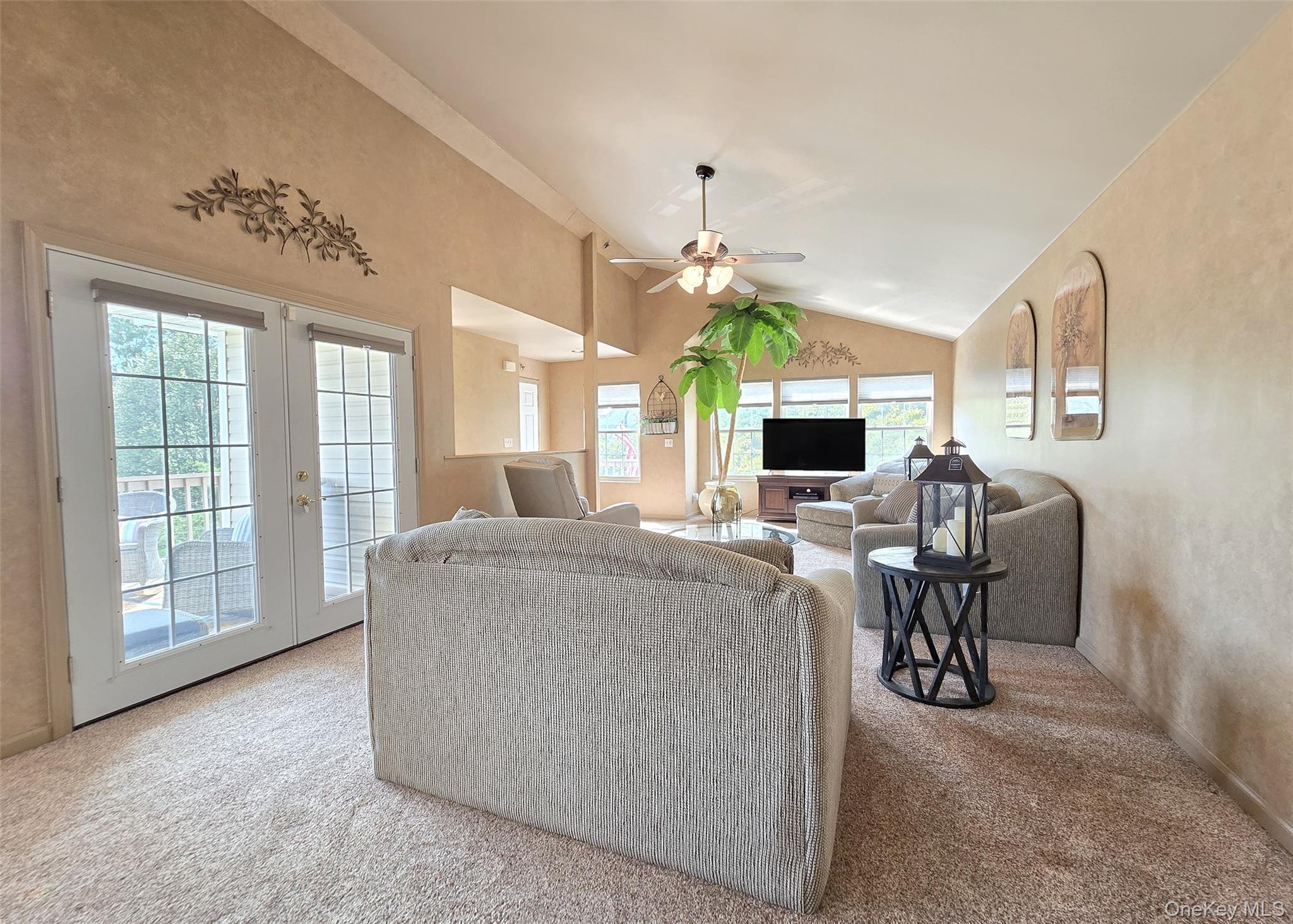 #10 photo, 105 Commodore Circle, सफ़ोक काउंटी Port Jefferson Station , NY 11776