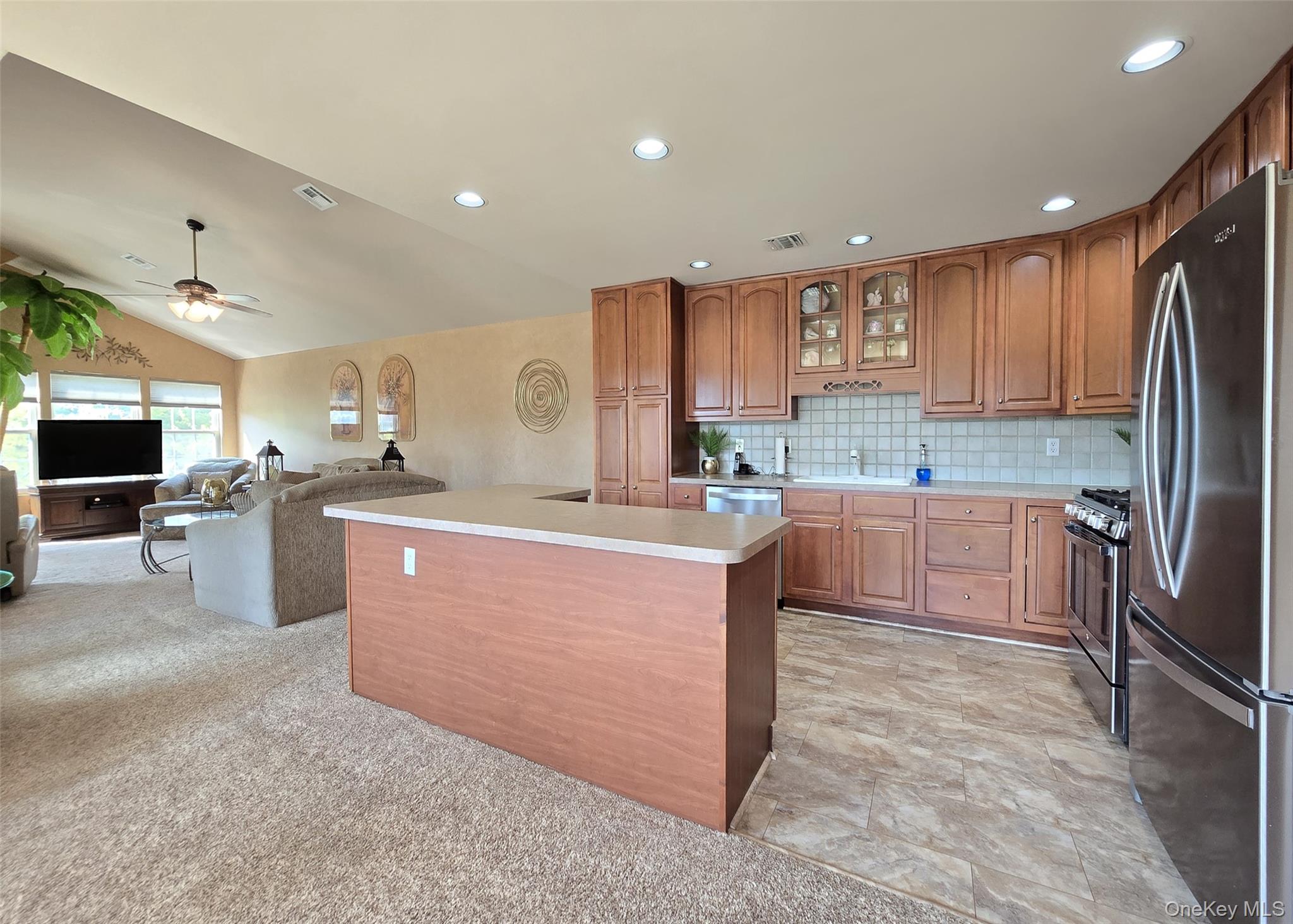 #11 photo, 105 Commodore Circle, सफ़ोक काउंटी Port Jefferson Station , NY 11776