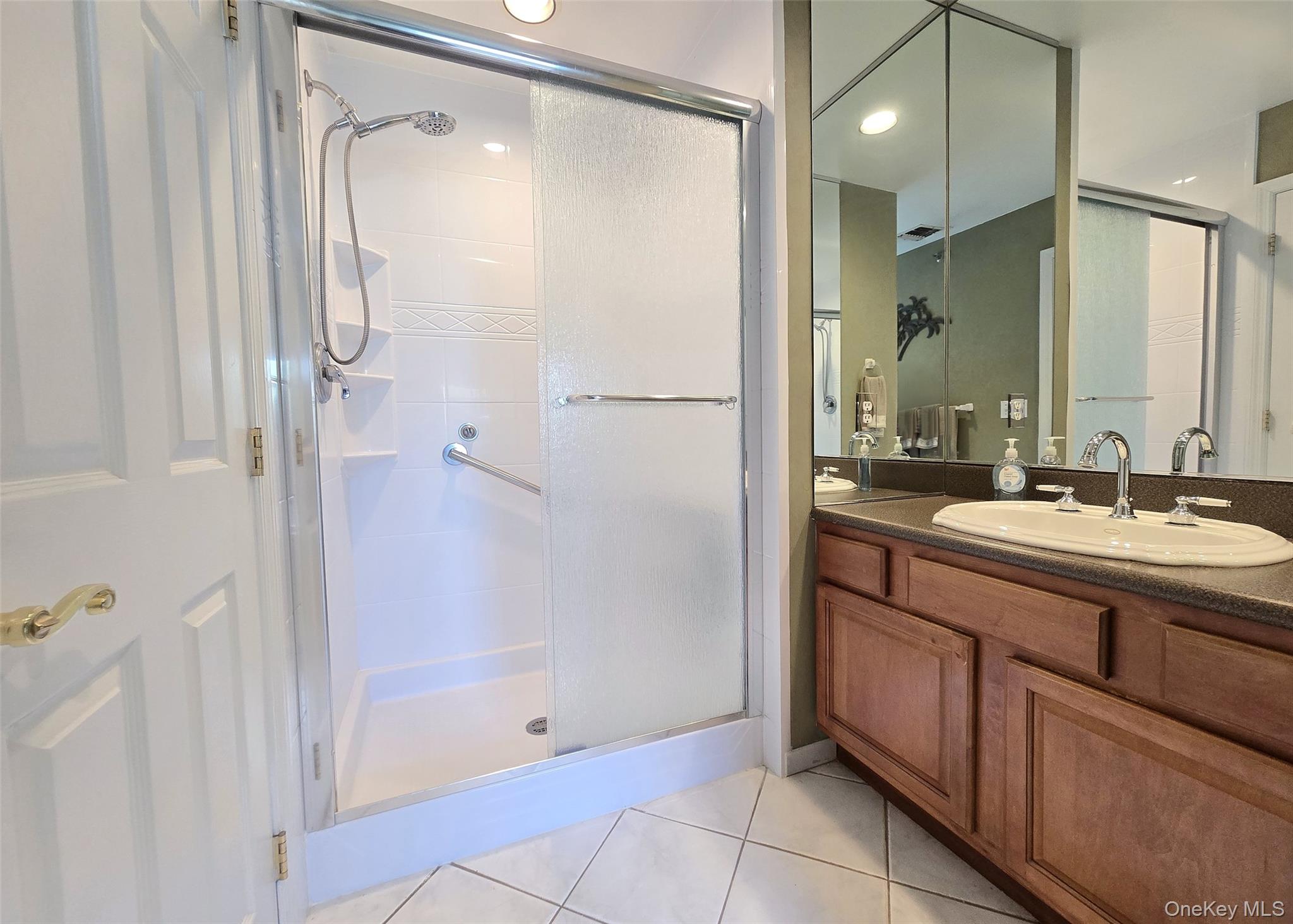 #19 photo, 105 Commodore Circle, सफ़ोक काउंटी Port Jefferson Station , NY 11776