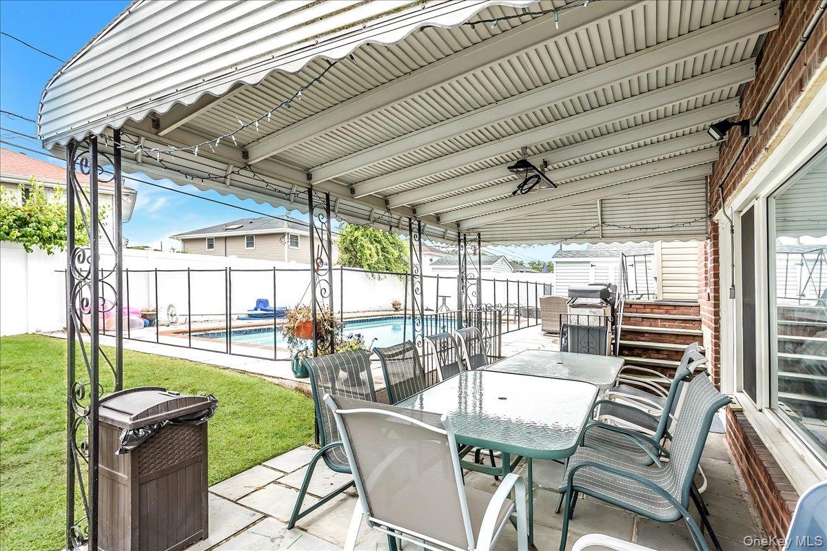 #20 photo, 113 Northern Parkway, Plainview , NY 11803