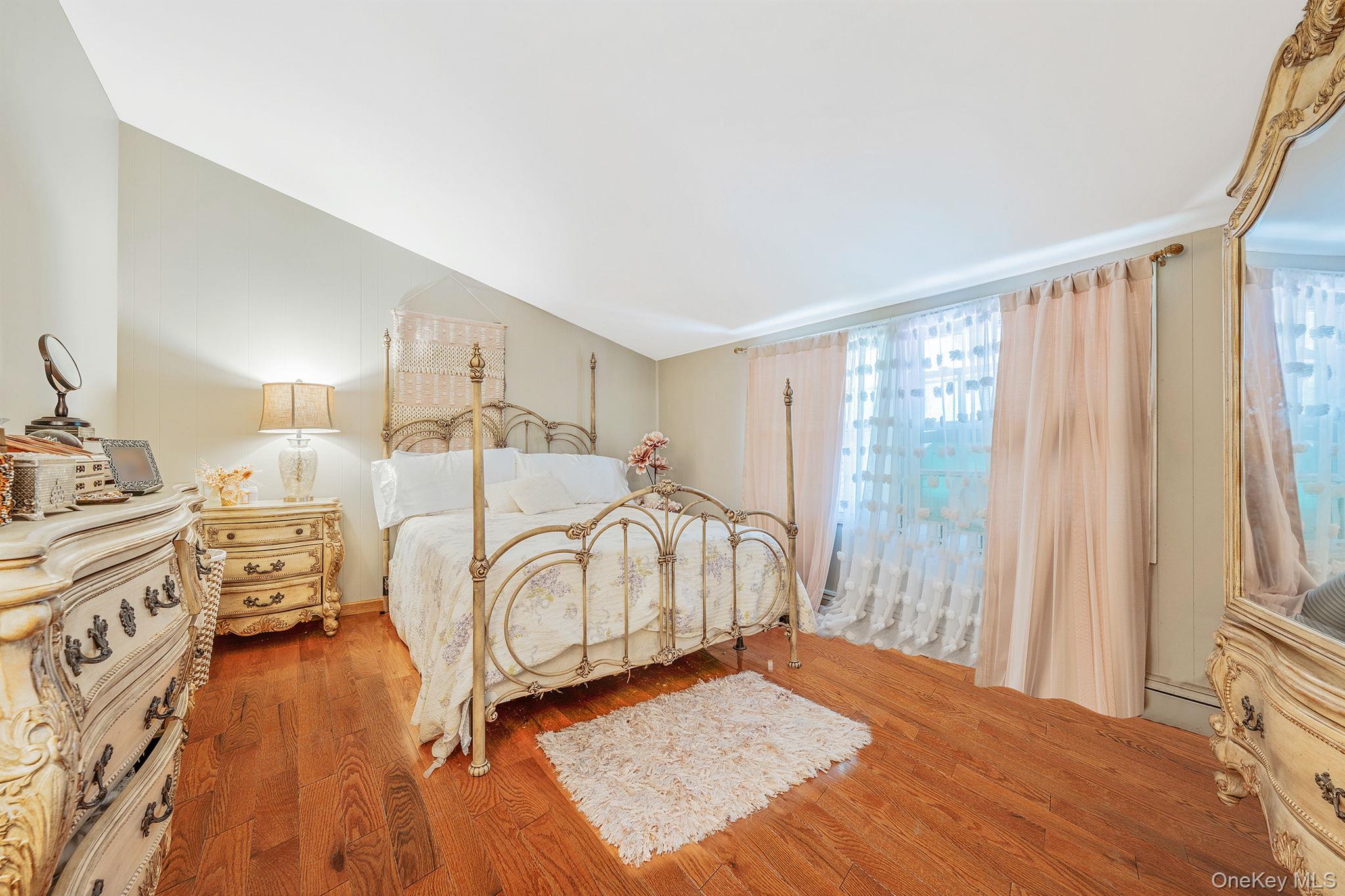 #8 photo, 27 Split Cedar Drive, Islandia , NY 11749