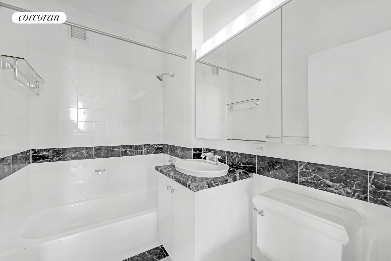 #7 photo, New York City, マンハッタン Roosevelt Island , NY 10044