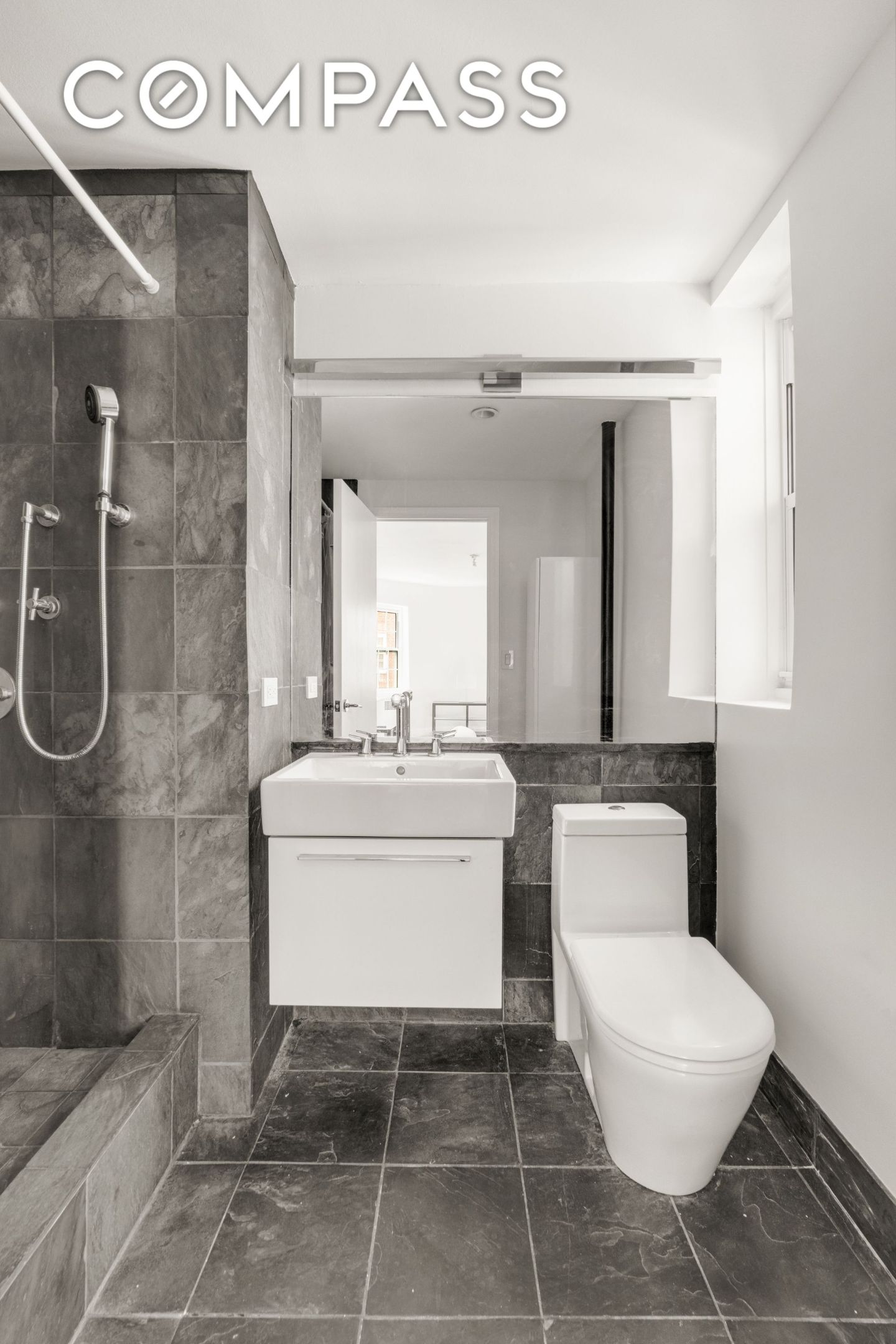 #12 photo, 35-25 77th Street, クイーンズ区 Jackson Heights , NY 11372