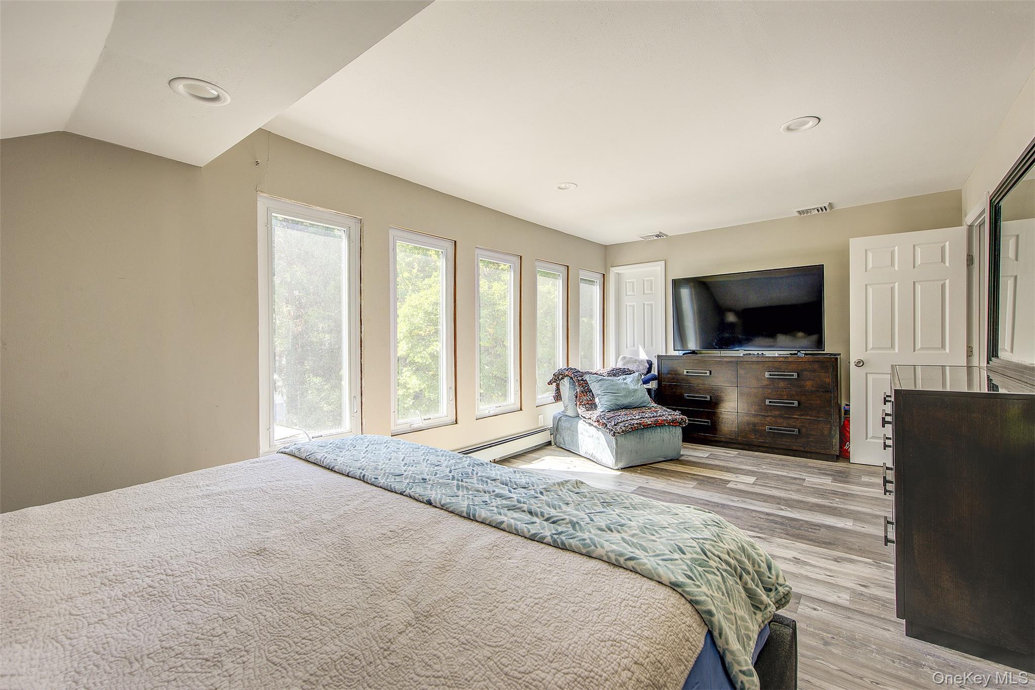 #14 photo, 34 Hawthorne Street, Mount Sinai , NY 11766