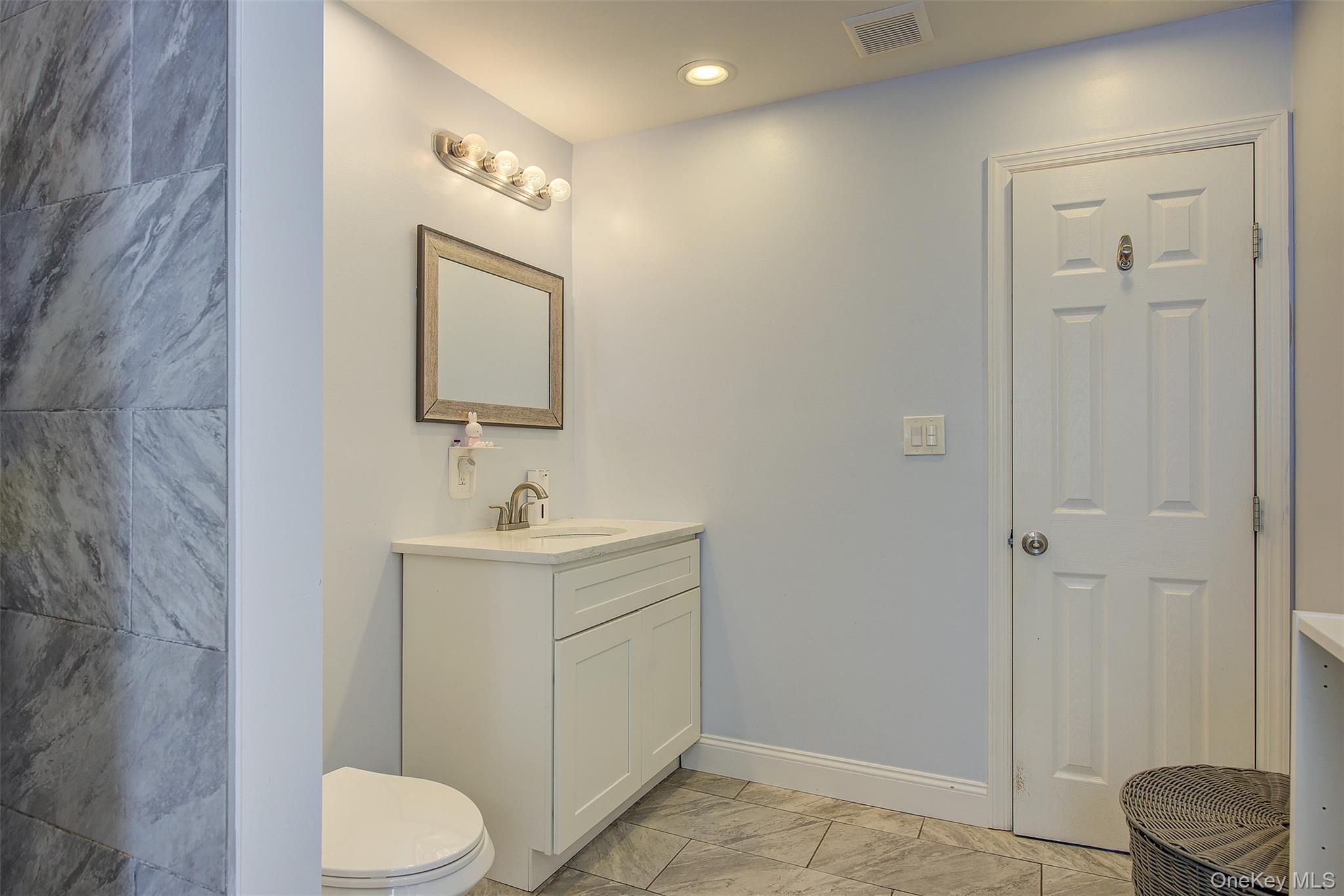 #17 photo, 34 Hawthorne Street, Mount Sinai , NY 11766