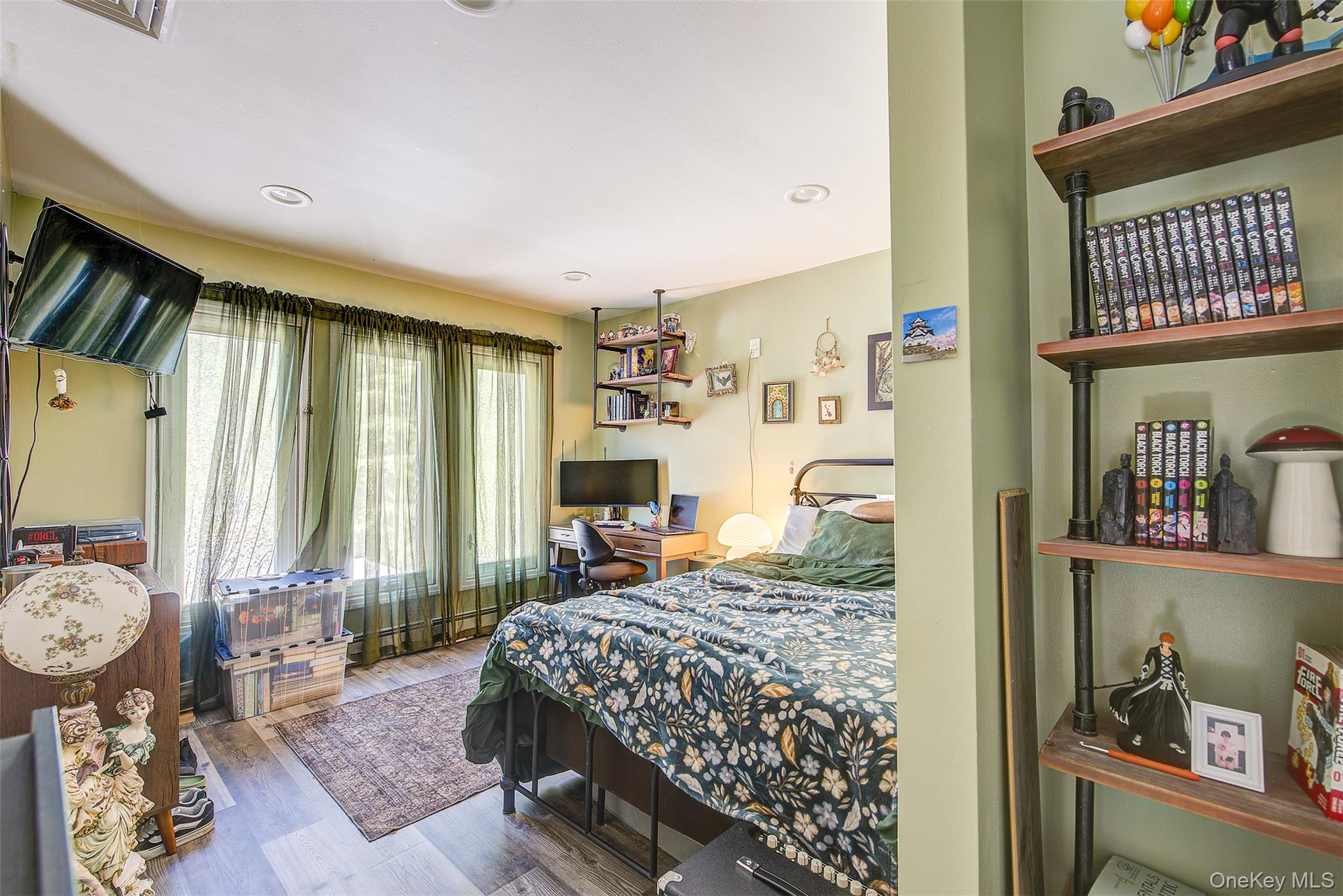 #18 photo, 34 Hawthorne Street, Mount Sinai , NY 11766