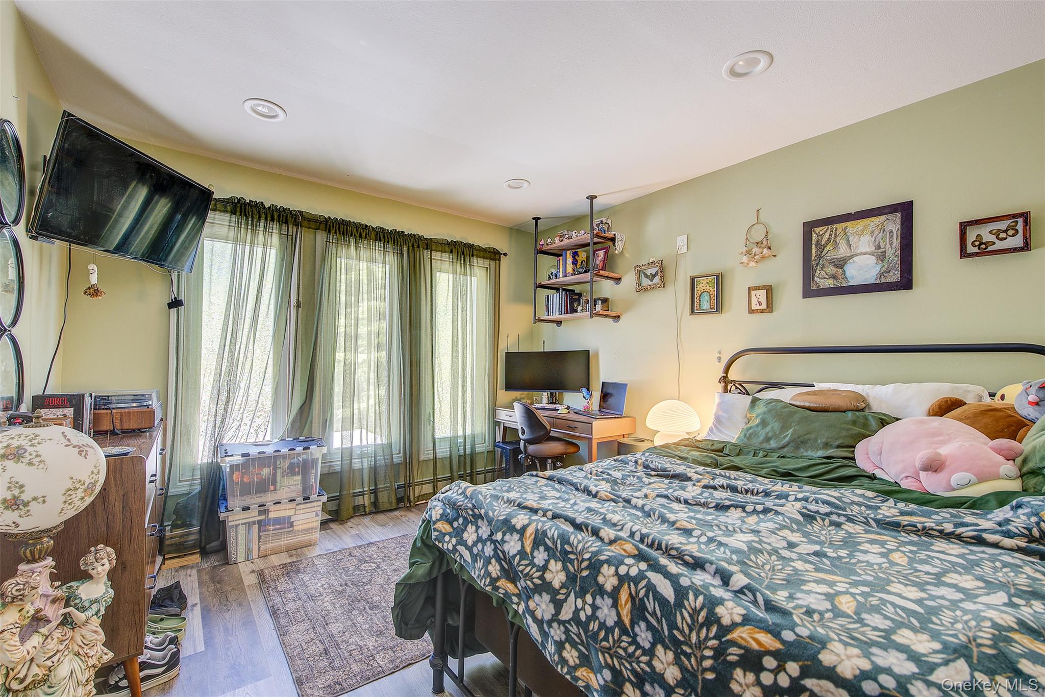 #19 photo, 34 Hawthorne Street, Mount Sinai , NY 11766