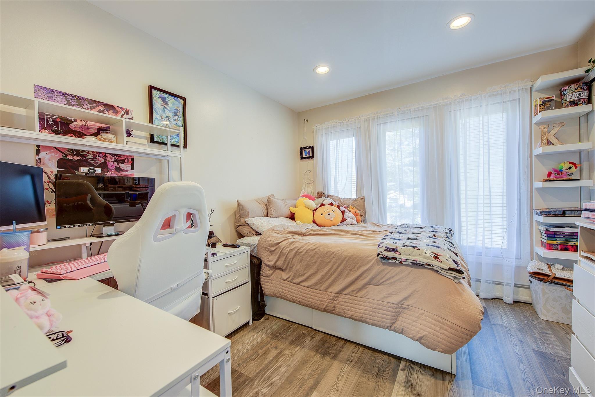 #20 photo, 34 Hawthorne Street, Mount Sinai , NY 11766