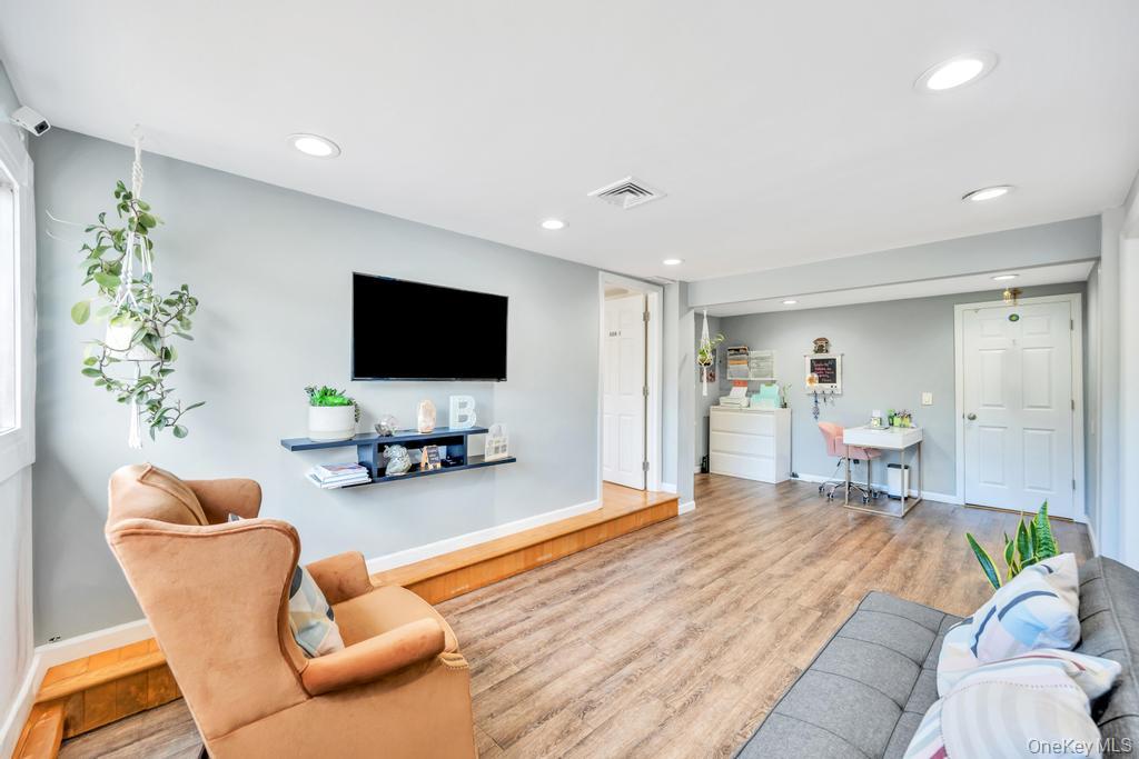 #10 photo, 1064 Suffolk, サフォーク郡 Brentwood , NY 11717