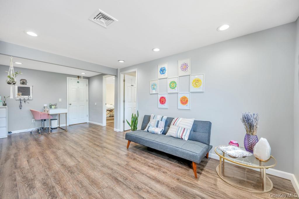 #11 photo, 1064 Suffolk, サフォーク郡 Brentwood , NY 11717