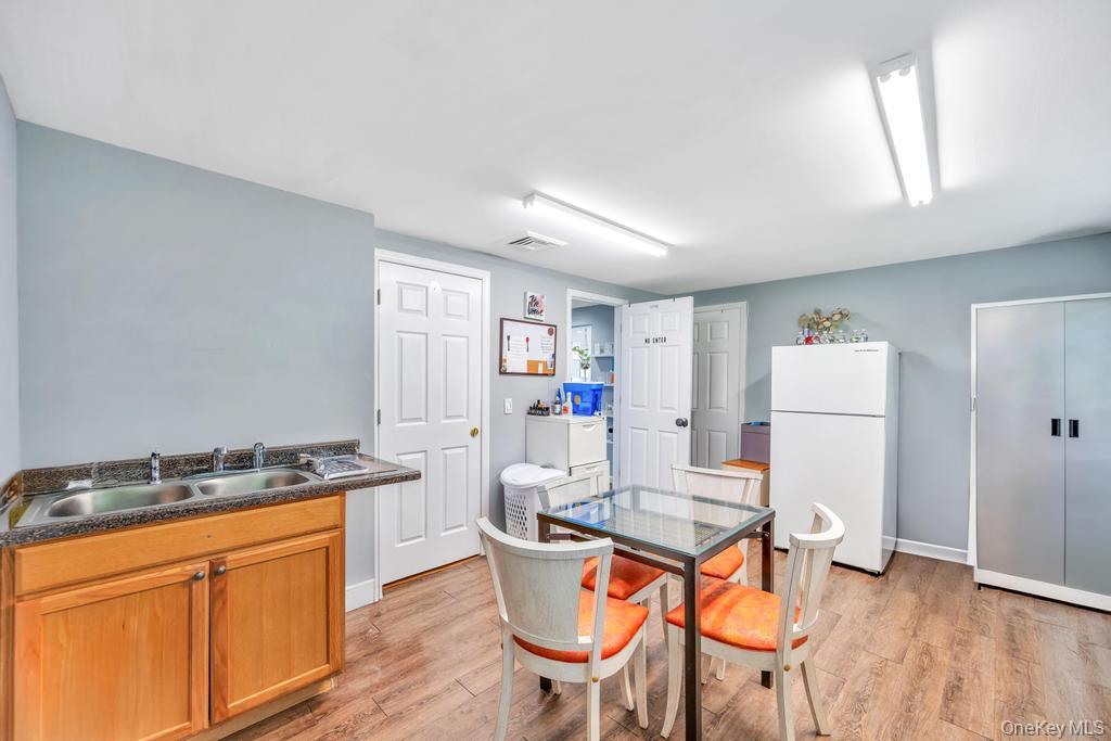 #12 photo, 1064 Suffolk, サフォーク郡 Brentwood , NY 11717