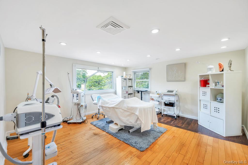 #13 photo, 1064 Suffolk, サフォーク郡 Brentwood , NY 11717