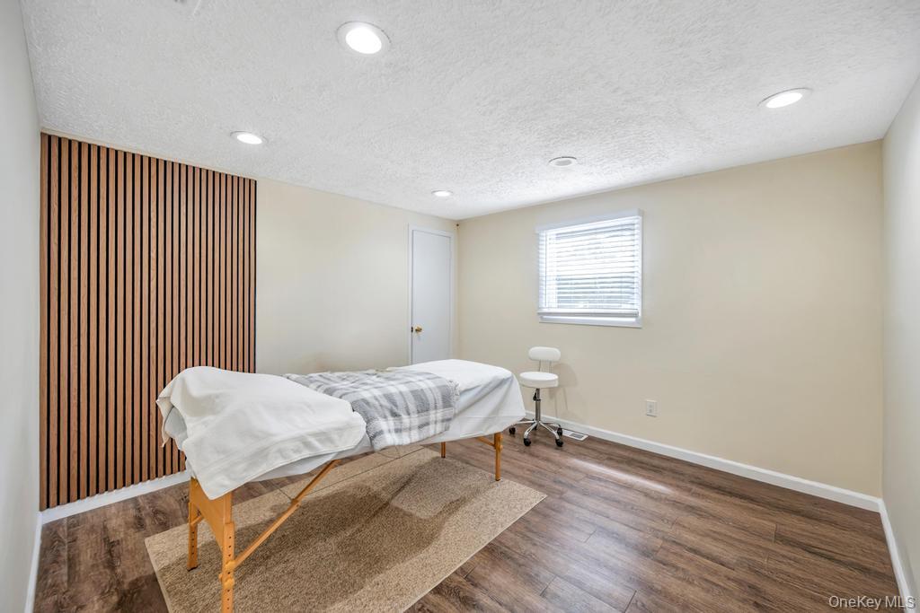 #4 photo, 1064 Suffolk, サフォーク郡 Brentwood , NY 11717