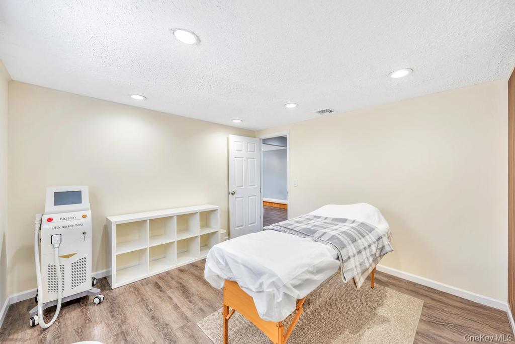 #5 photo, 1064 Suffolk, サフォーク郡 Brentwood , NY 11717