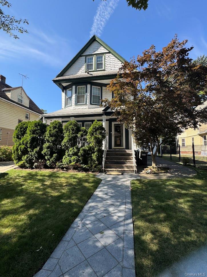 #1 photo, 85-32 116 Street, कुईंस Richmond Hill , NY 11418