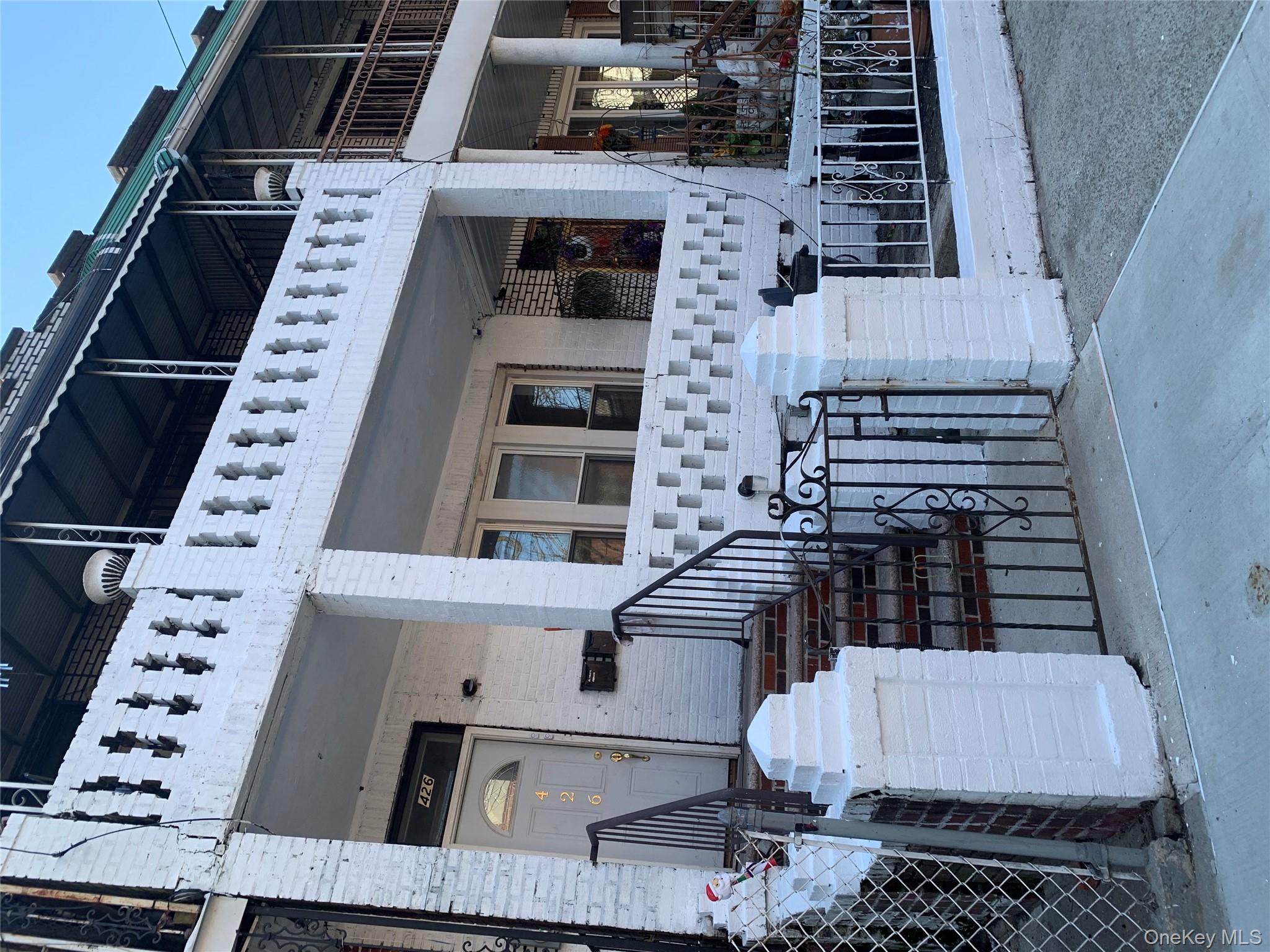 #1 photo, 426 Essex Street, ब्रुकलीन Brooklyn , NY 11208