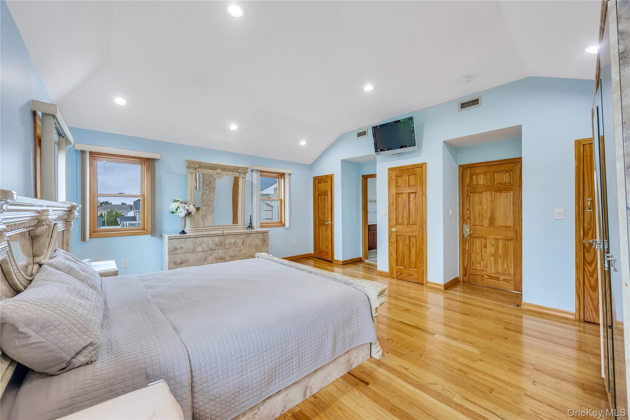 #14 photo, 29 Grove Street, Hicksville , NY 11801