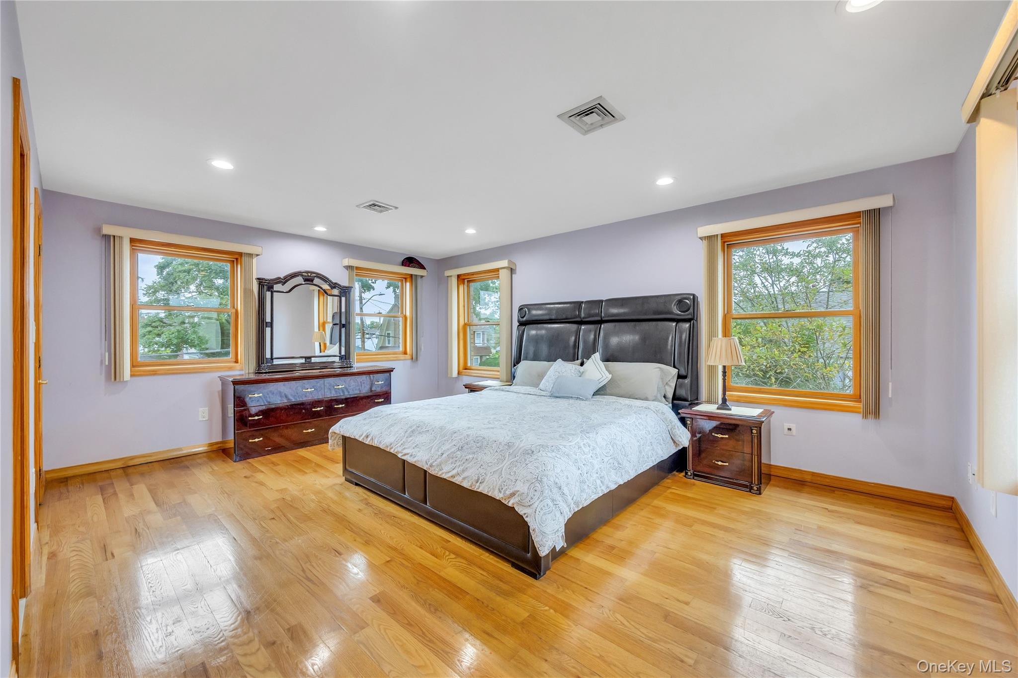 #4 photo, 29 Grove Street, Hicksville , NY 11801