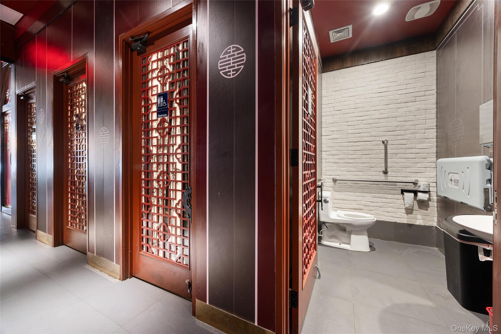 #16 photo, 45 Carmans Road, ナッソー郡 Massapequa , NY 11758