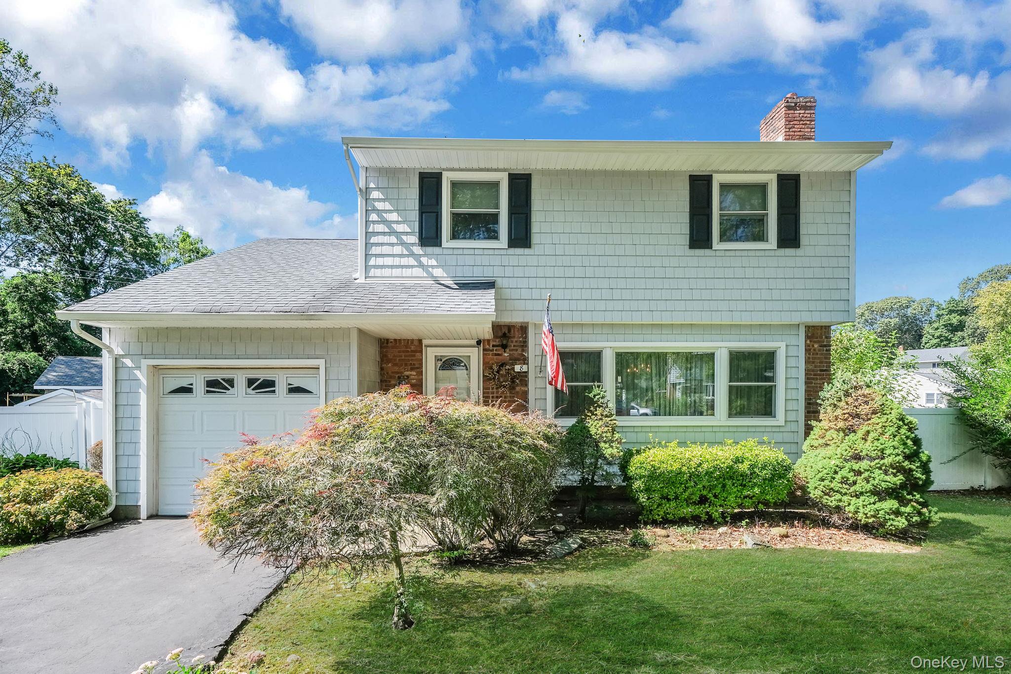 #1 photo, 8 Nicolette Court, सफ़ोक काउंटी Huntington Station , NY 11746