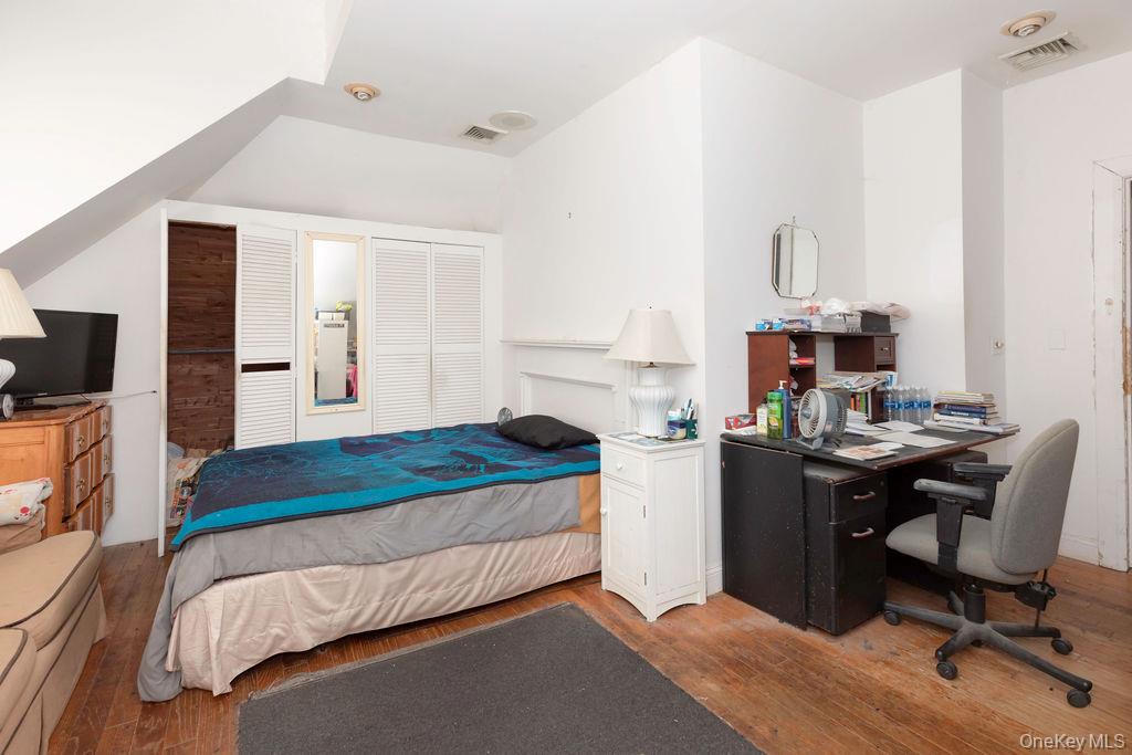 #8 photo, 246 Weyman Avenue, New Rochelle , NY 10805