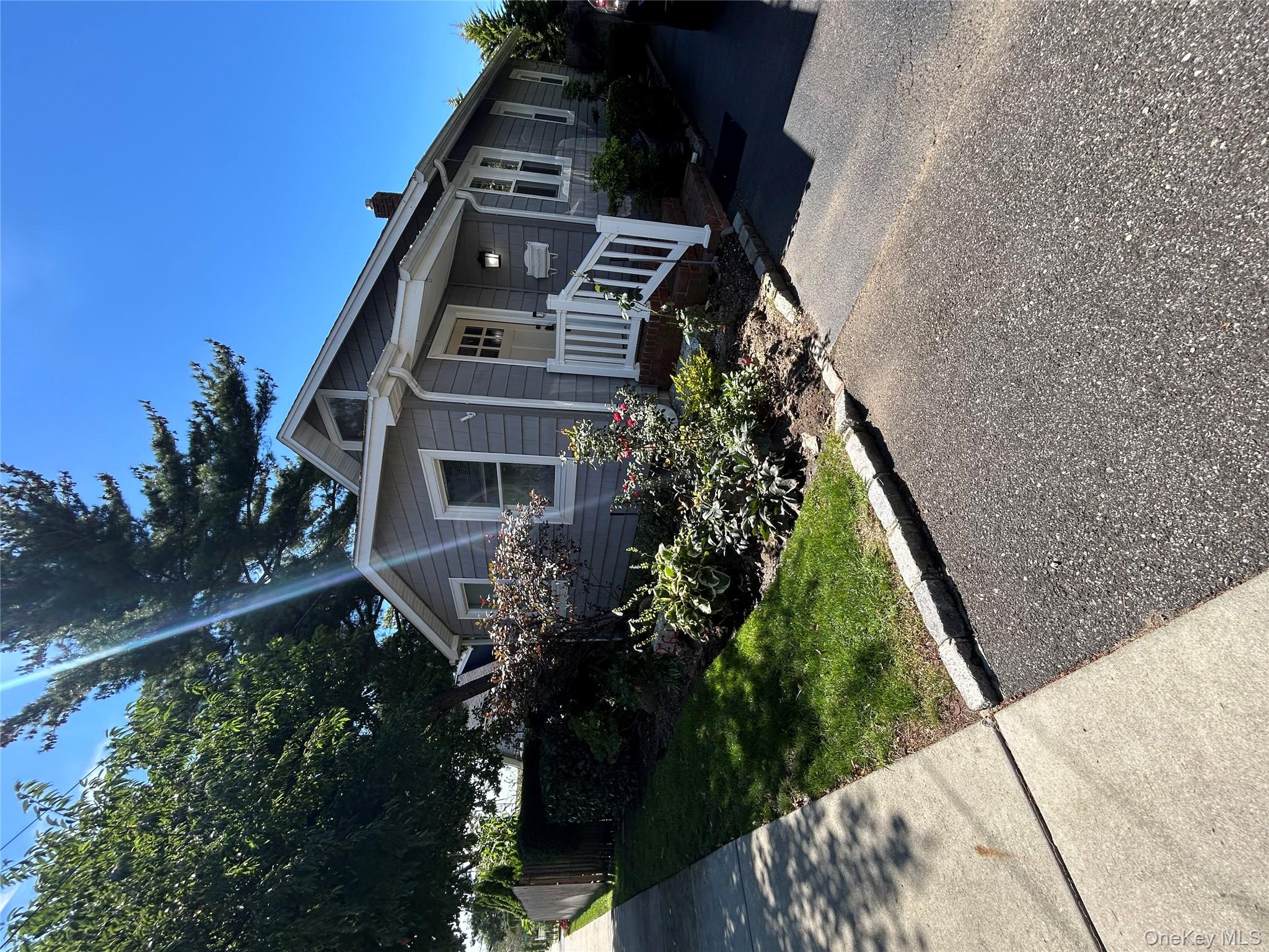 #1 photo, 266 County Line Road, सफ़ोक काउंटी Amityville , NY 11701