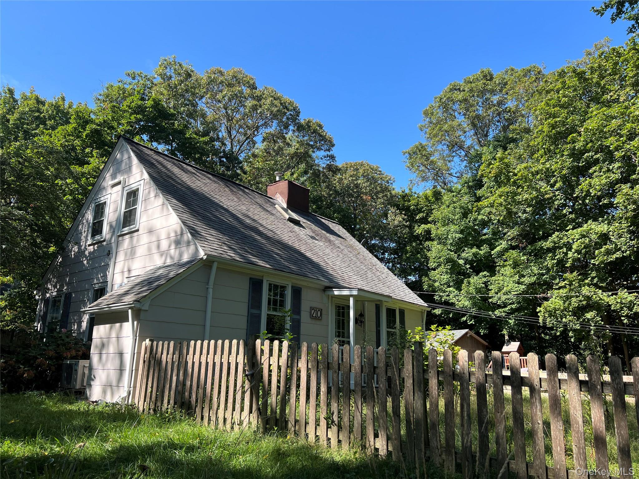 #1 photo, 210 Landing Avenue, سوفولك Smithtown , NY 11787