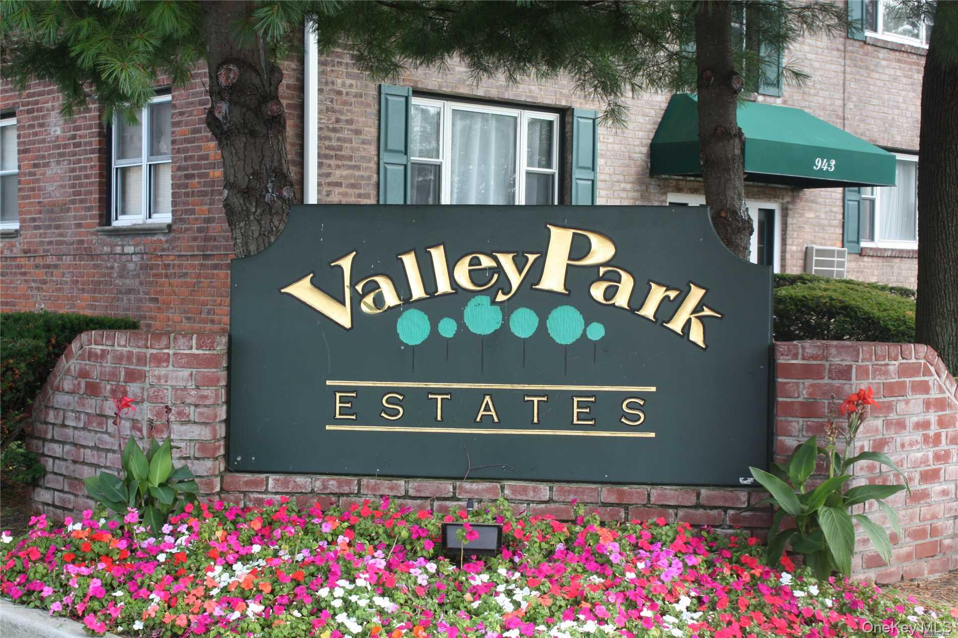 #1 photo, 957 Fenwood Drive, ナッソー郡 North Valley Stream , NY 11580