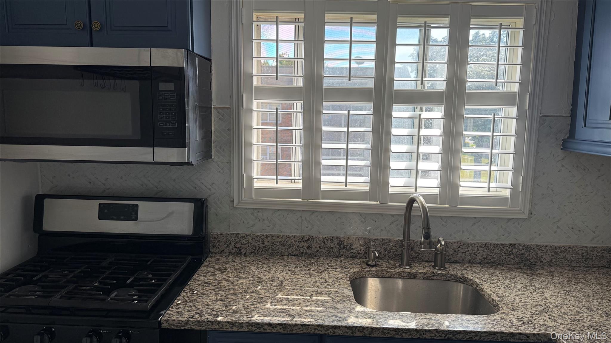 #4 photo, 957 Fenwood Drive, ナッソー郡 North Valley Stream , NY 11580