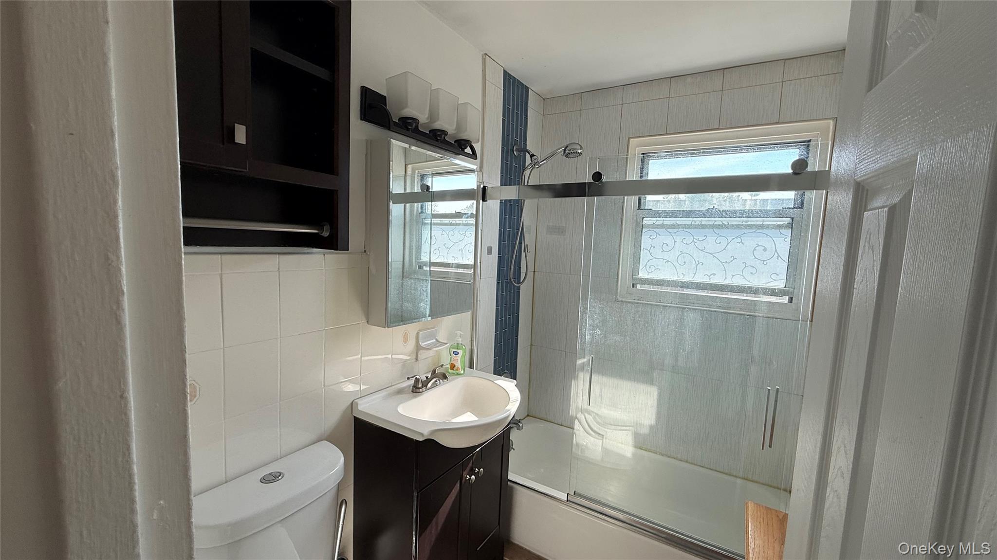 #7 photo, 957 Fenwood Drive, ナッソー郡 North Valley Stream , NY 11580