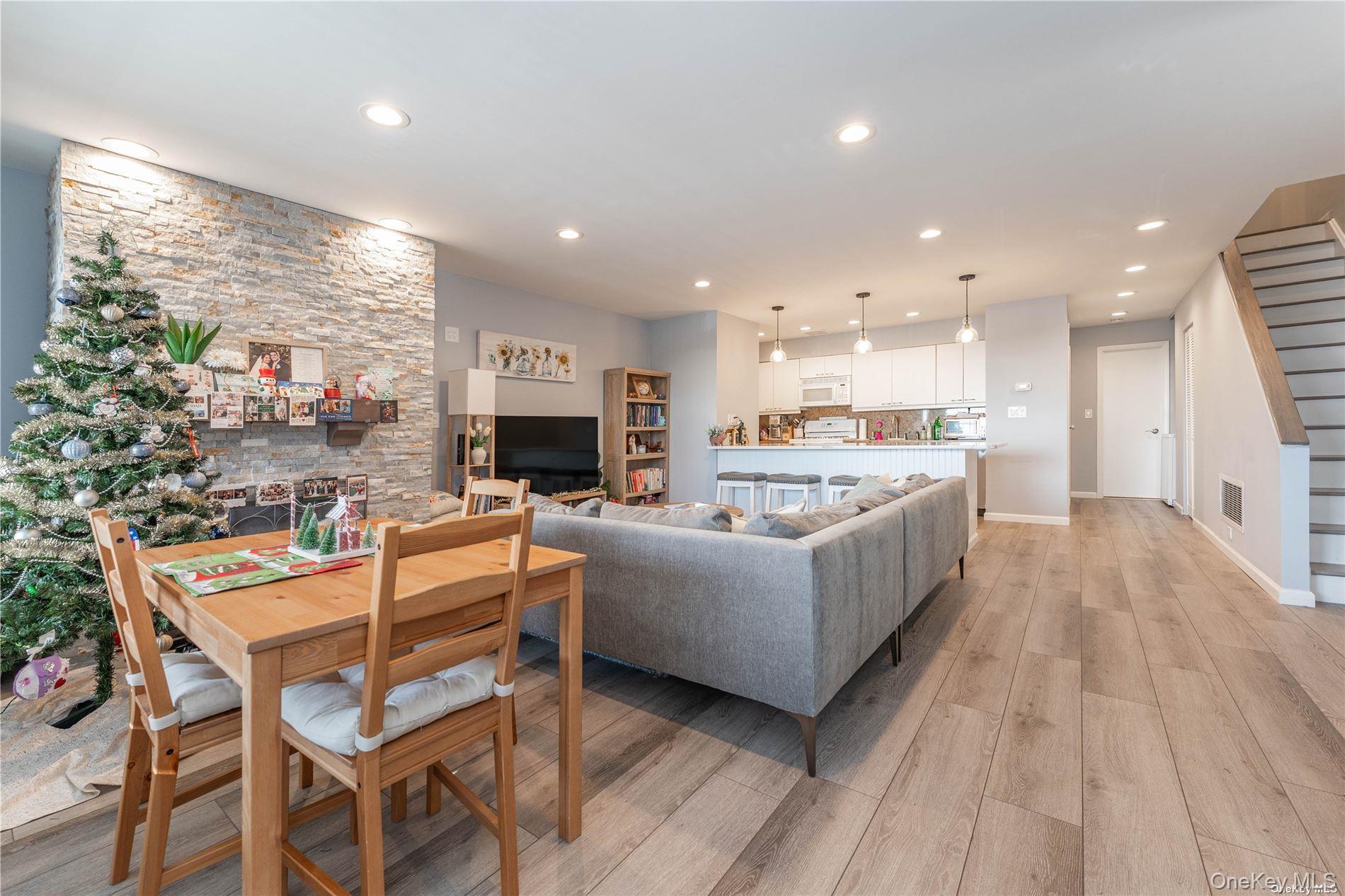 #5 photo, 75 E Broadway, Long Beach , NY 11561