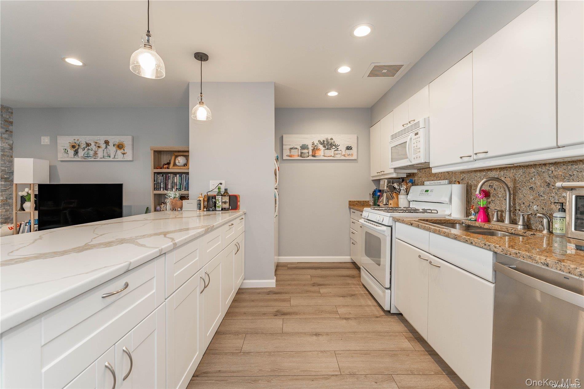 #8 photo, 75 E Broadway, Long Beach , NY 11561