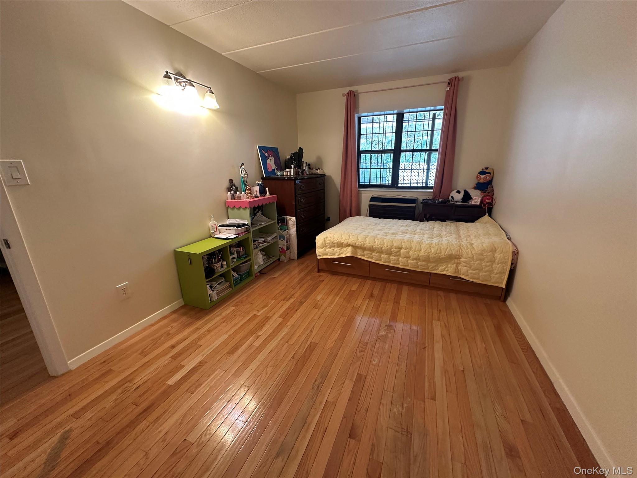 #10 photo, 68-05 242 Street, Little Neck , NY 11362