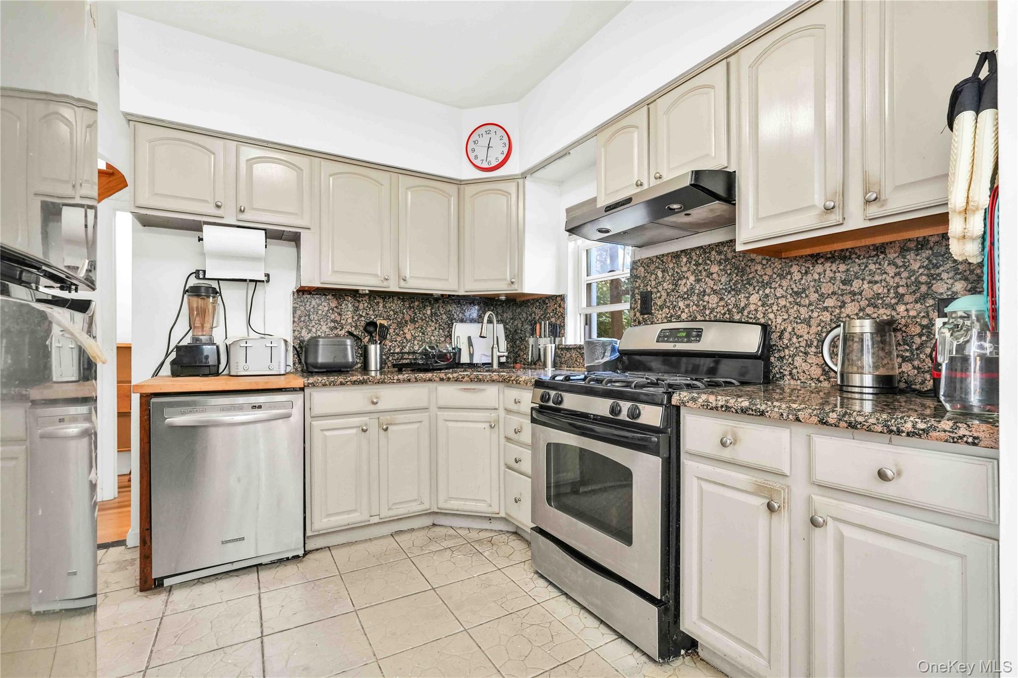 #9 photo, 2374 38th Street, Astoria , NY 11105