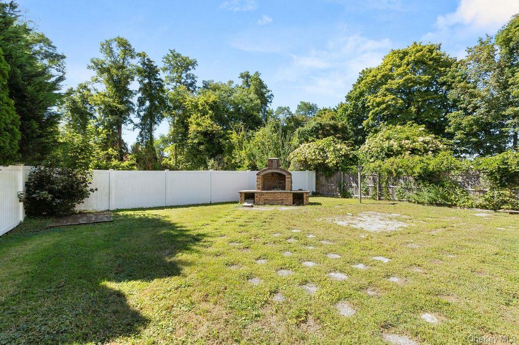 #4 photo, 15 Marcy Avenue, Huntington Station , NY 11746