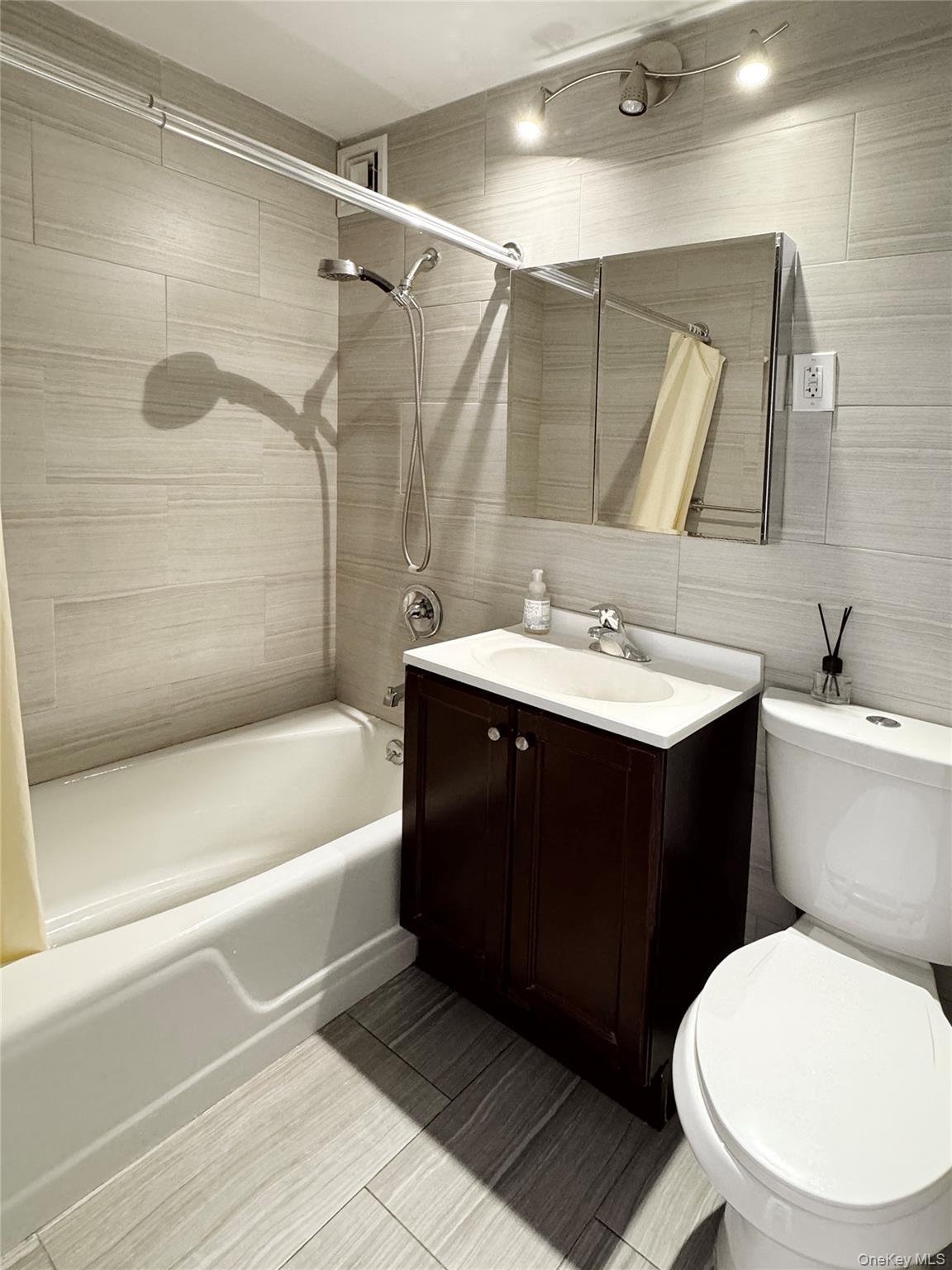 #11 photo, 43-10 Kissena Boulevard, Flushing , NY 11355