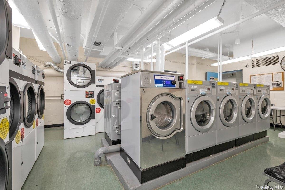 #19 photo, 43-10 Kissena Boulevard, Flushing , NY 11355