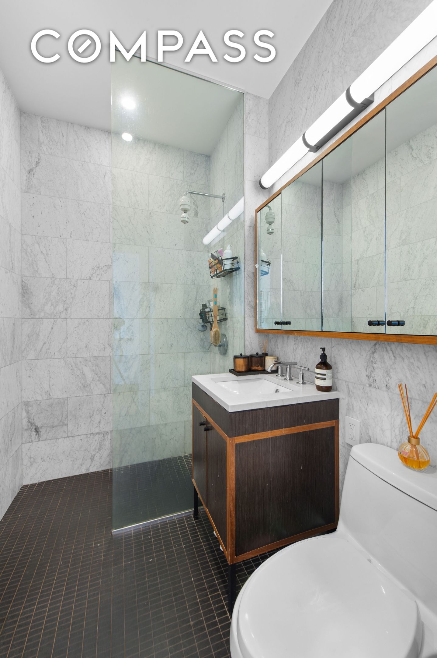 #6 photo, 184 Kent Avenue, Williamsburg , NY 11249