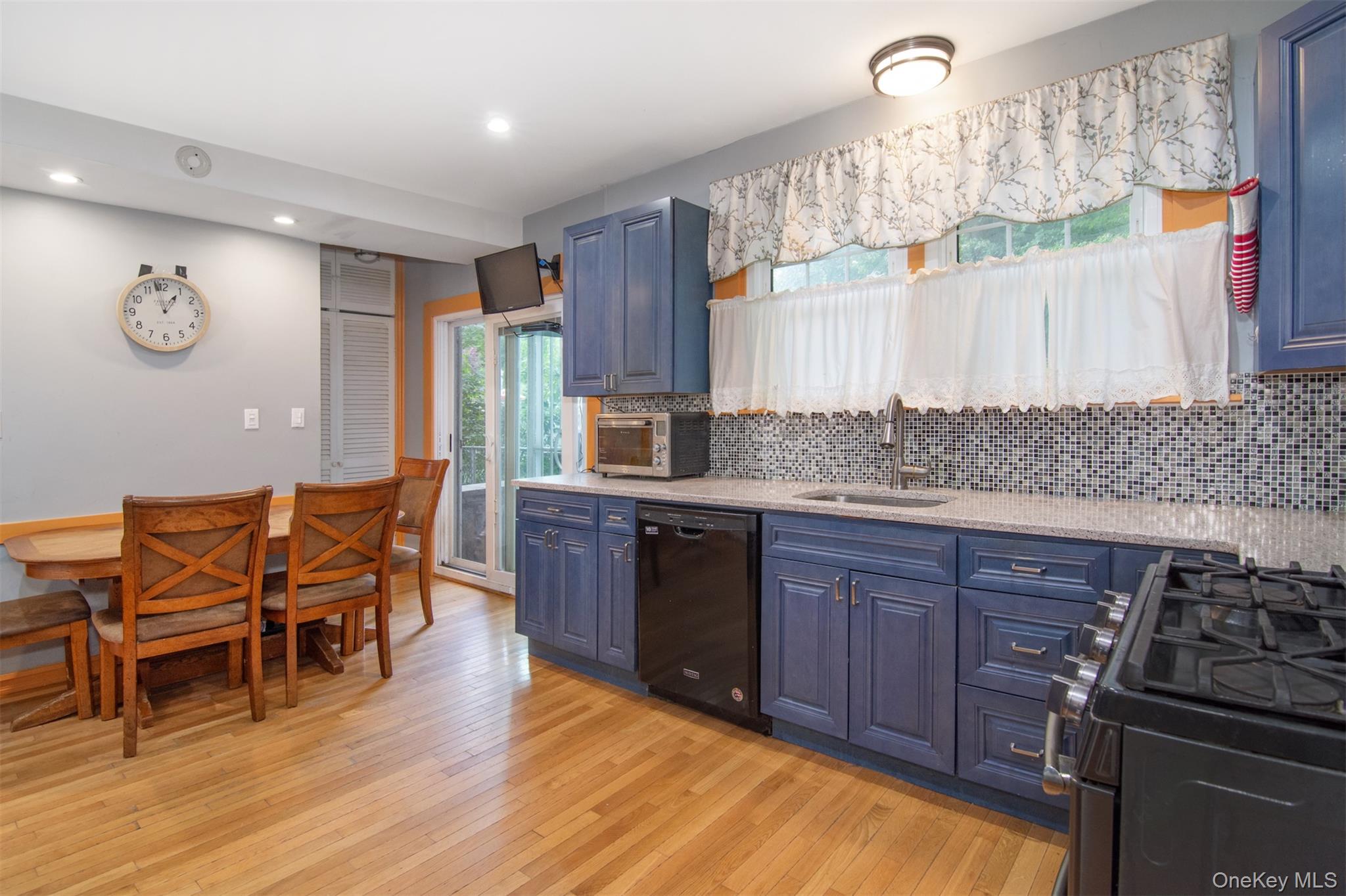 #8 photo, 306 Hutchinson Boulevard, Fleetwood , NY 10552