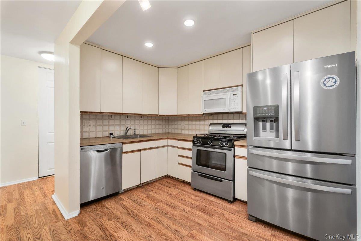 #10 photo, 356 Central Park Avenue, Scarsdale , NY 10583