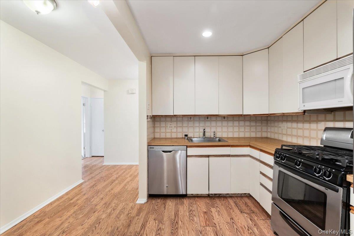 #12 photo, 356 Central Park Avenue, Scarsdale , NY 10583