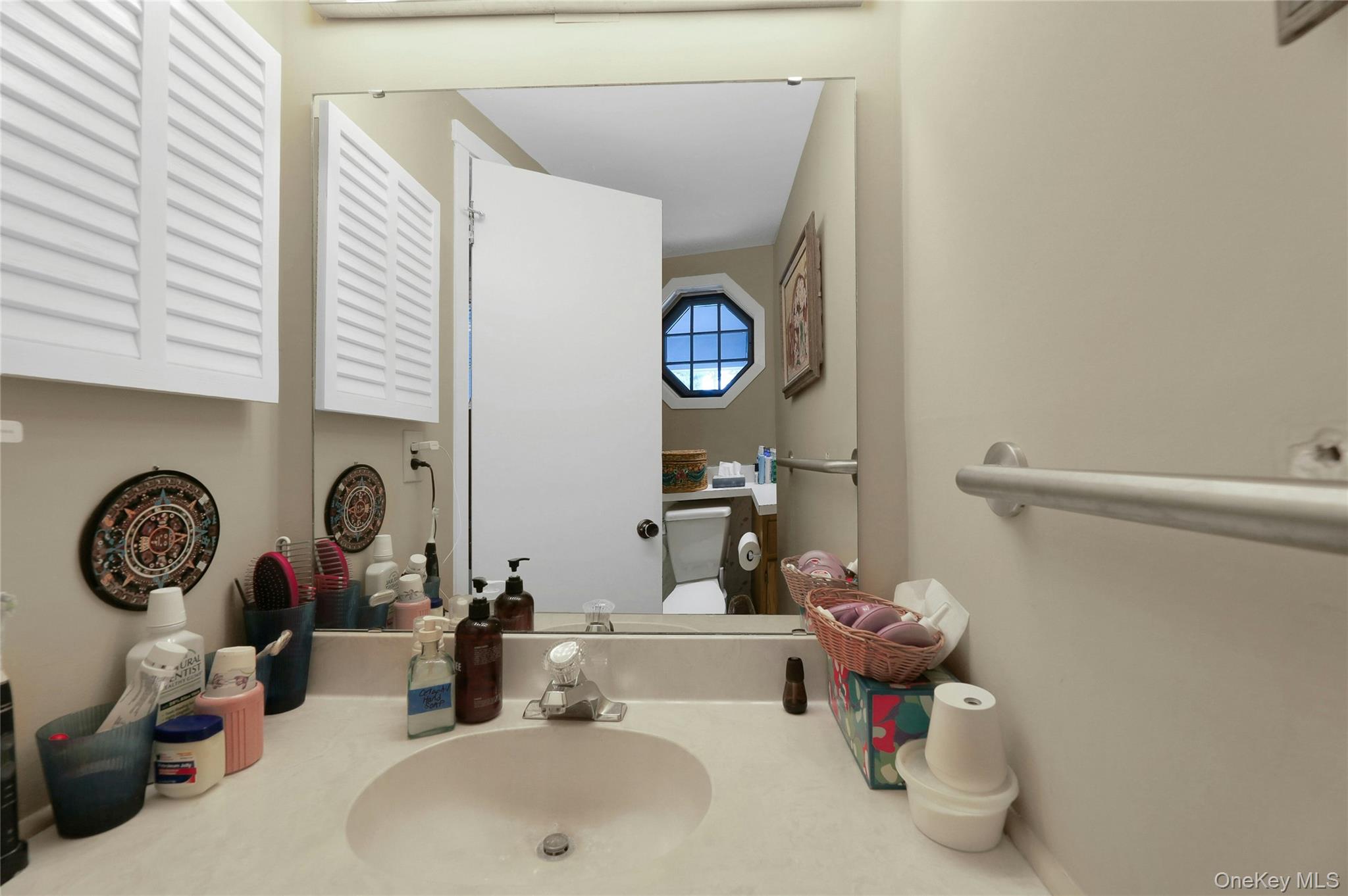 #4 photo, 180 Treetop Circle, Nanuet , NY 10954