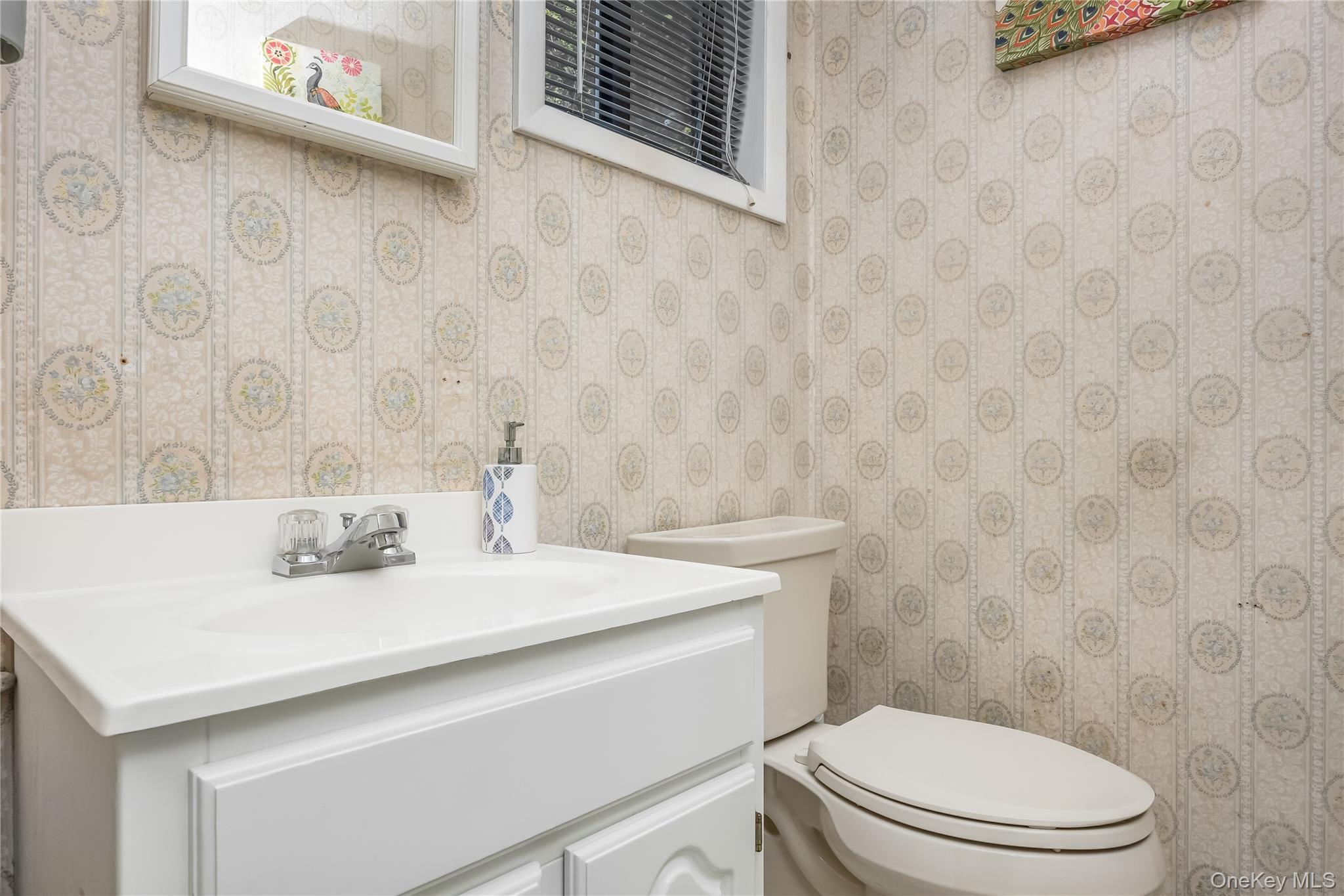 #6 photo, 11 Rolan Court, Islip Terrace , NY 11752