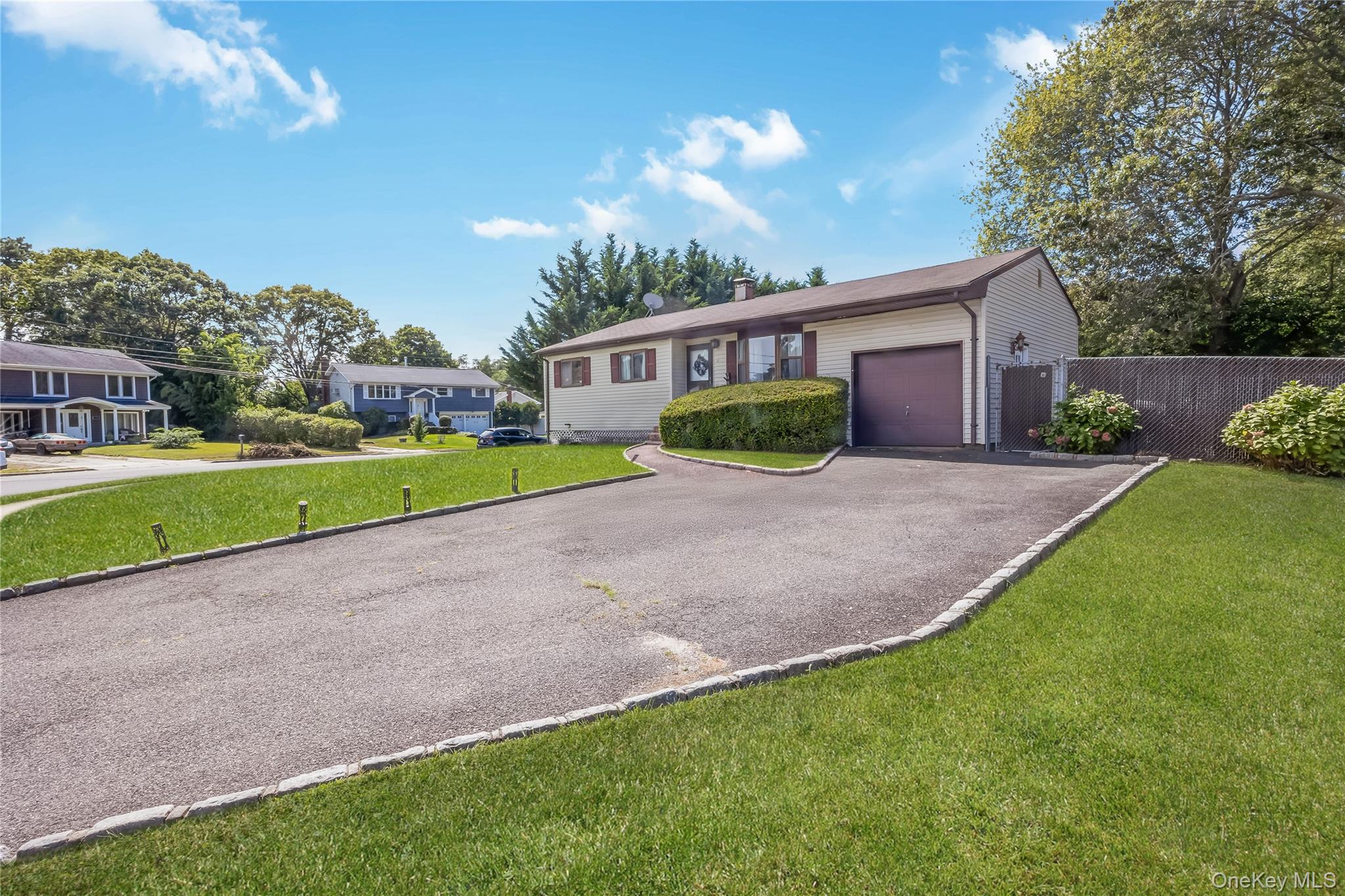 #8 photo, 11 Rolan Court, Islip Terrace , NY 11752