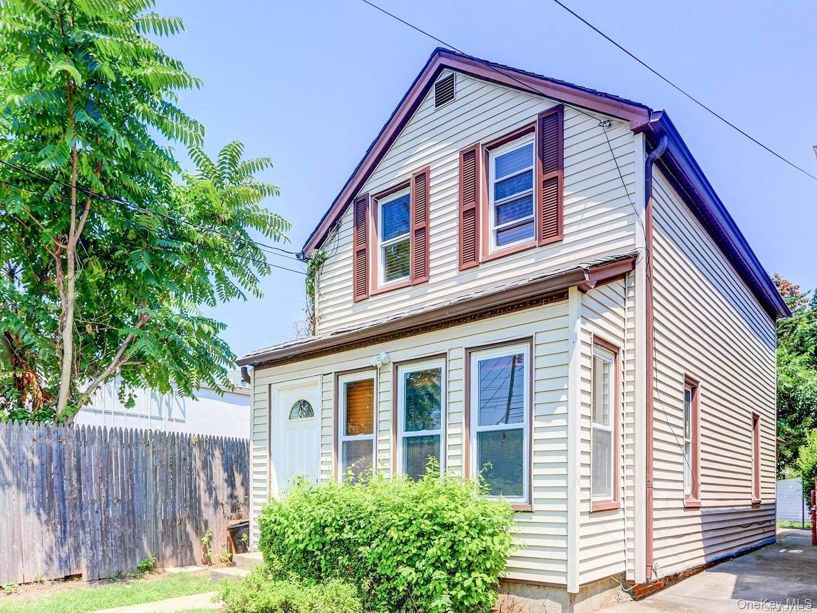 #1 photo, 39 Bay Avenue, Hicksville , NY 11801